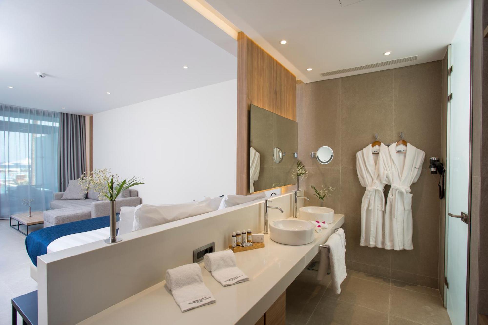 Junior Suite with Private Pool Beachfront